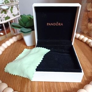❤️‍🔥Empty Pandora White Box W/Cleaning Buffing Cloth 3.5"